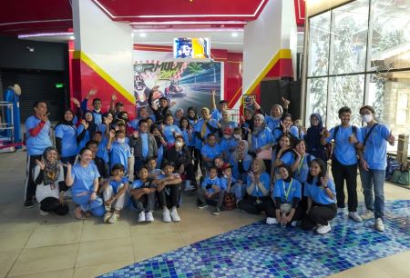 Piknik Edukatif Pita Kuning Jakarta Hibur Anak-anak dengan Kanker